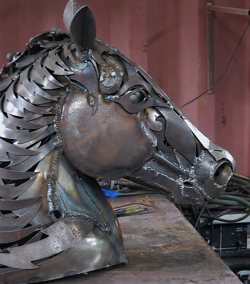 Kako se kalio čelik Horse-sculpture-3-Doug-Hays-photo-credit-Betsy-Reed